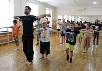 Мастер-класс «Летняя ягода» и интерактивное занятие «Путешествие в волшебный мир танца народов Кавказа»